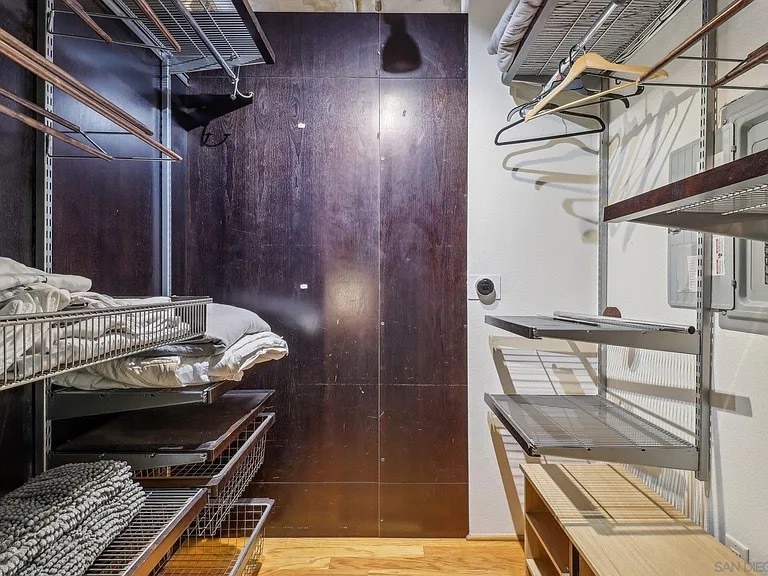 closet - 877 Island Ave