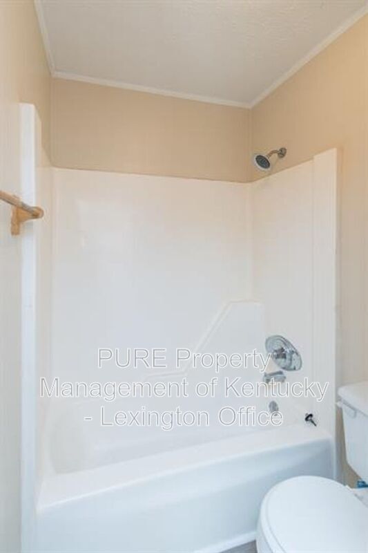 Building Photo - 164 Landings Dr
