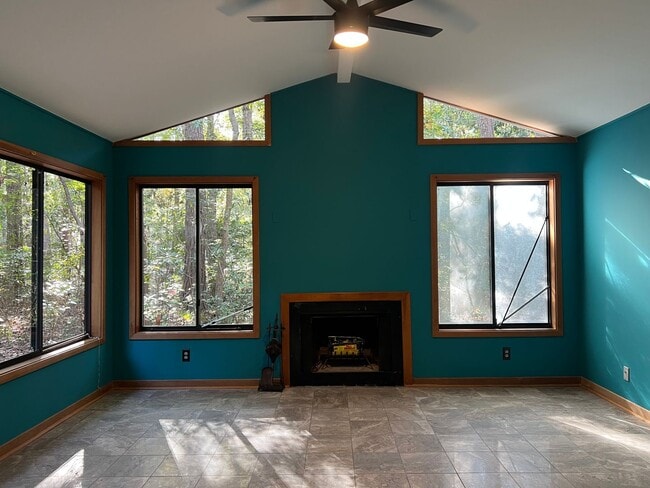 Building Photo - One-Level Updated Home in Hilton Head Plan...