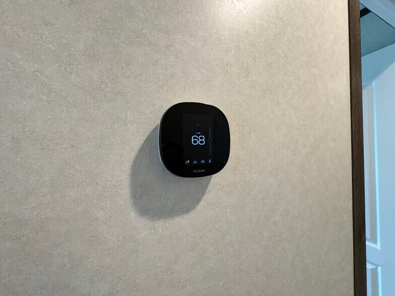 Building Photo - 48579 Leafdale Ct