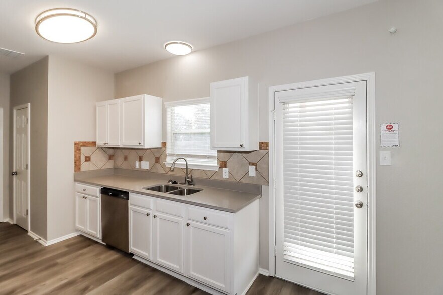 Building Photo - 2702 Summerwalk Pl