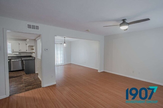 Building Photo - 616 Redstone Ave
