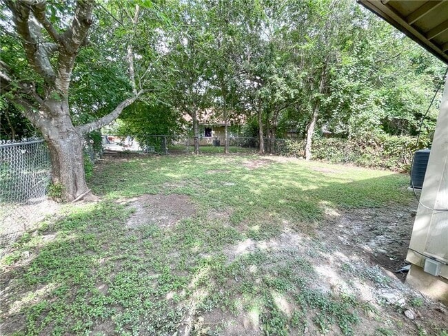 Building Photo - 12407 Tree Line Dr