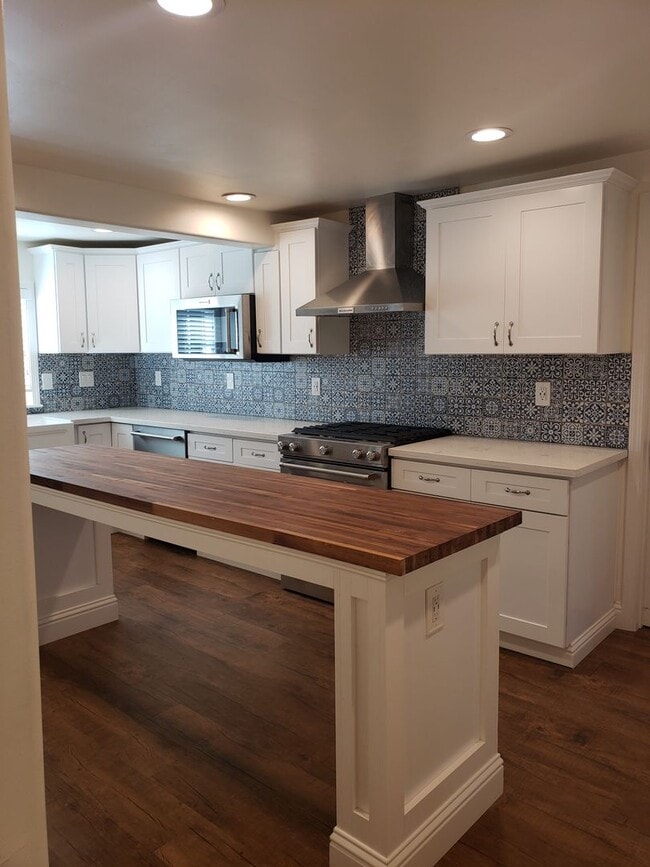 Building Photo - Historic Folsom 3 Bdrm, 2 Bath - Remodeled!