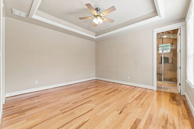 Building Photo - 401 Zennia St