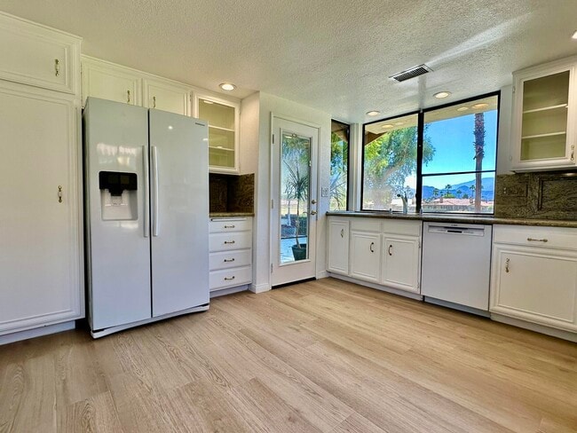 Building Photo - 417 Sierra Madre N