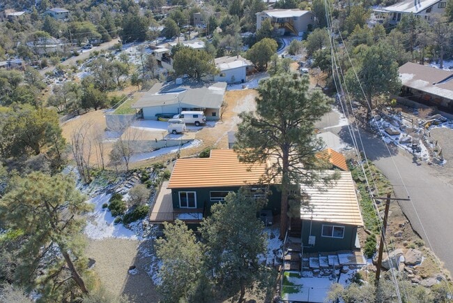 Building Photo - Newly Remodeled 2 Bed, 1 Bath + a Den  Home at The Base of Thumb Butte!