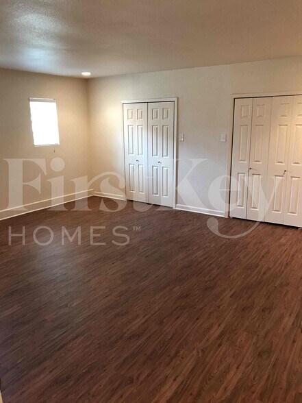 Building Photo - 1217 Meadow Creek Dr