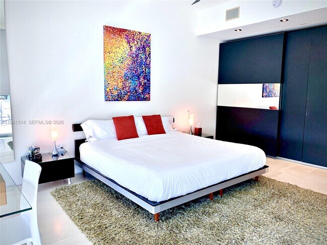 Building Photo - 100 South Pointe Dr