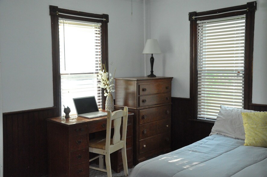 Bedroom 3 - 707 N Aurora St