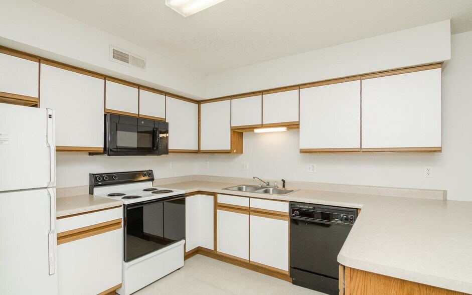 Building Photo - 2518 Rushmore Dr