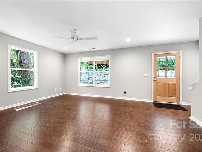 Building Photo - 10 Beryl Ct