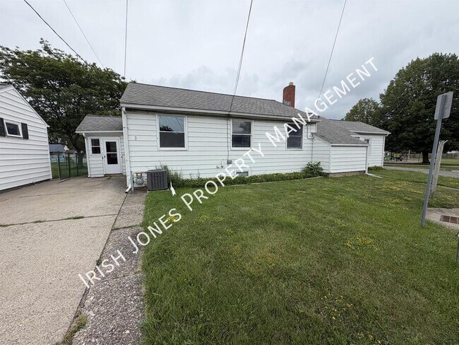 Building Photo - 3 Idlebrook Dr