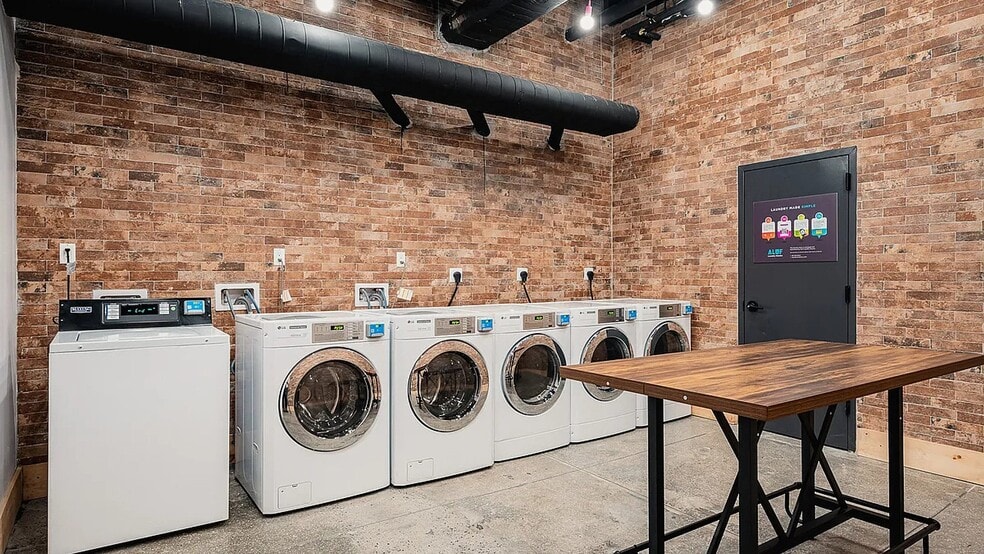 Building Photo - 255 18th St