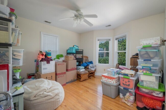 Building Photo - 54 Franklin Pl