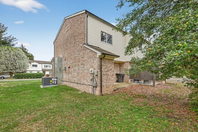 Building Photo - 601 E Grundy St