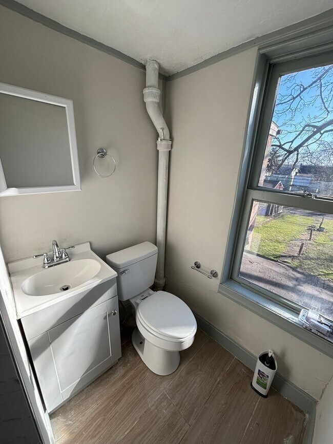 Building Photo - Newly Renovated 4 Bedroom, 1.5 Bath in Pottstown