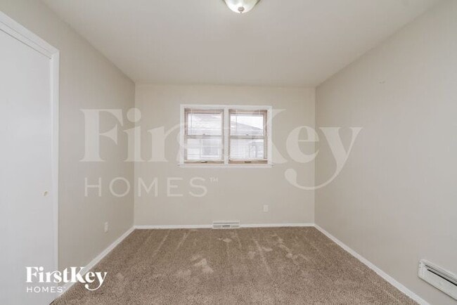 Building Photo - 15439 Elm St