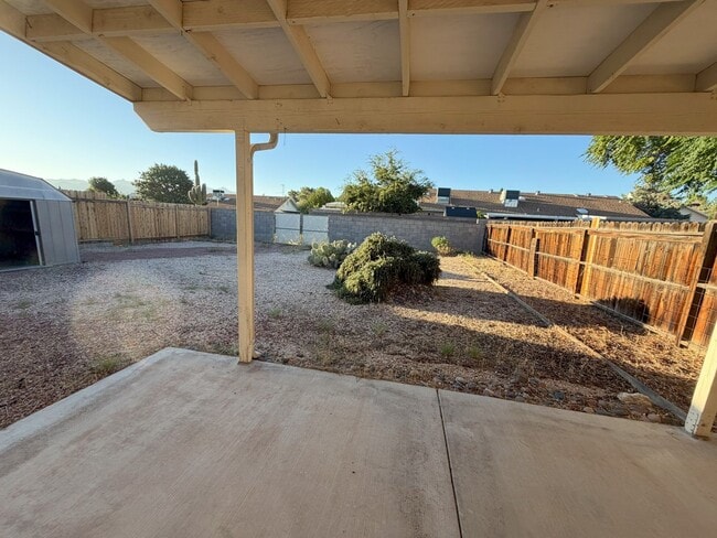 Building Photo - Canyon shadows district