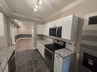 Building Photo - 545 Lakeview Dr