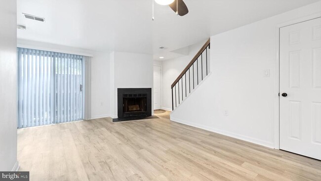 Building Photo - 4389 Pembrook Village Dr