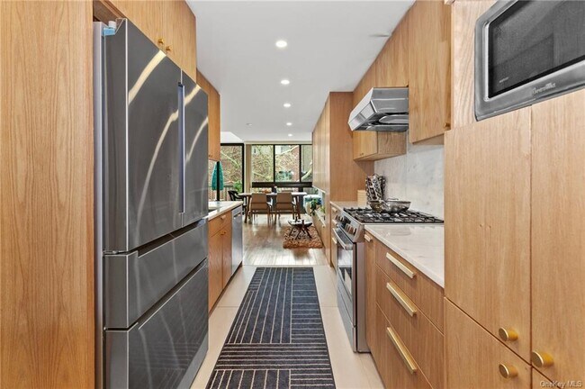 Building Photo - 150 N Bedford Rd