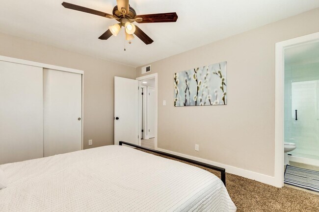 Building Photo - 16 W Geneva Dr