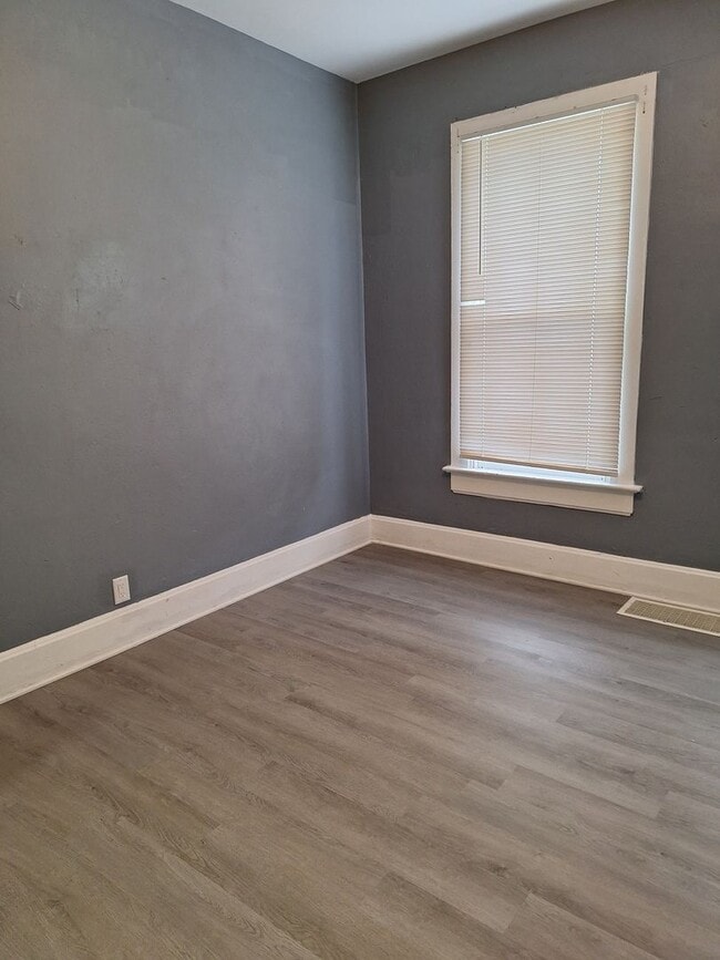 Building Photo - SL MON1527