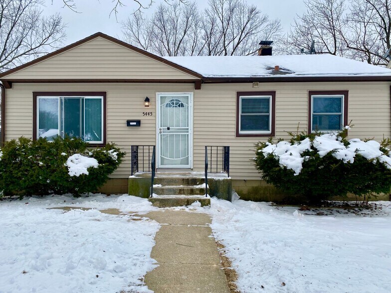 Primary Photo - 5445 N 54th St