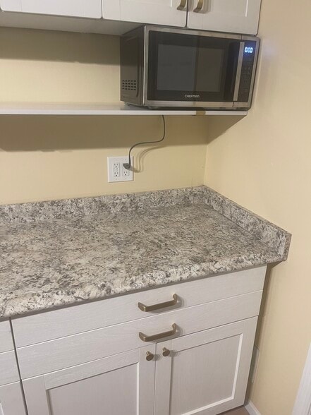 Primary Photo - 3904 Everest Ln N