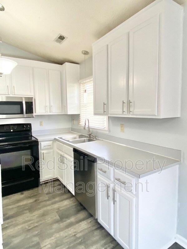 Building Photo - 707 Mandy Trail