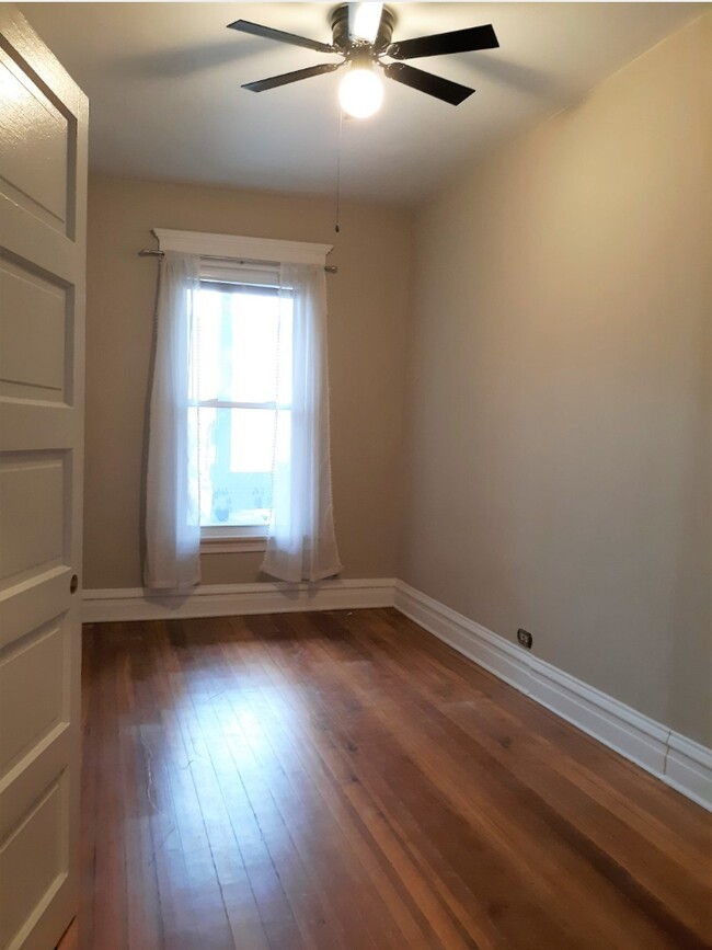 Building Photo - 2859 N Damen Ave