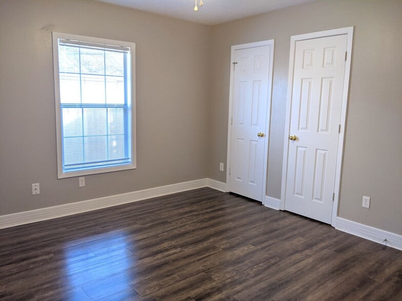 Building Photo - Available for April Move in! - Renovated 3 Bed 1.5 Bath House Biking Distance to Campus!
