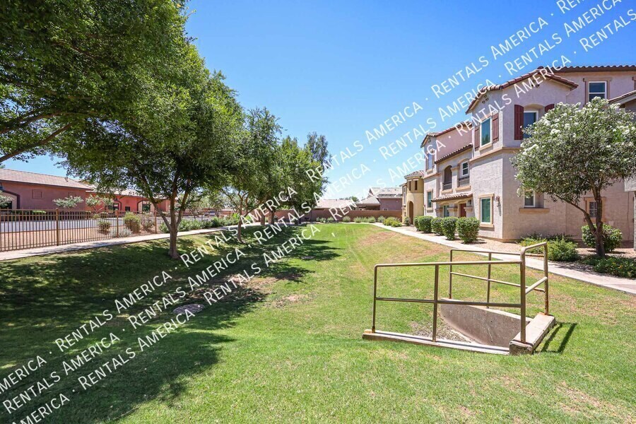 Building Photo - 747 N Port Dr