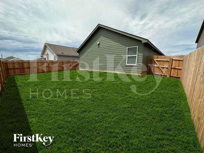 Building Photo - 2408 Lake Hls