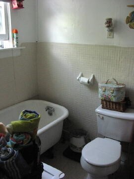 first flr bath - 921 N 4th St
