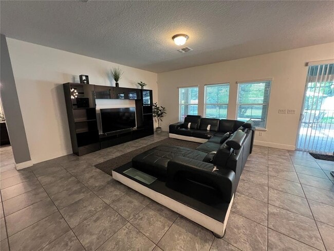 Building Photo - 5240 Landmark Dr