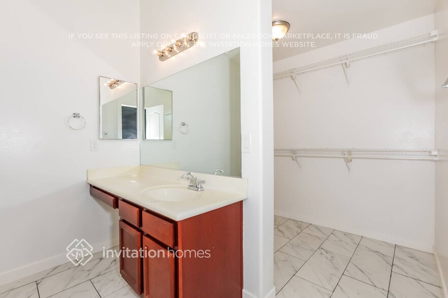 Building Photo - 23763 N Desert Dr