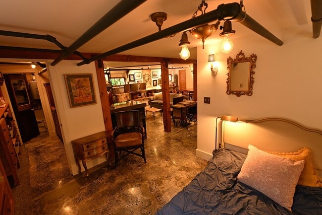 Building Photo - 3bd/2ba Seattle Home