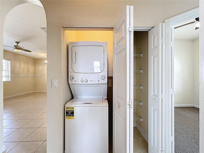 Building Photo - 2935 SE 1st Dr