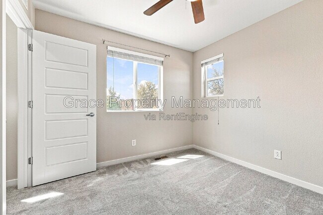 Building Photo - 10229 Southlawn Cir