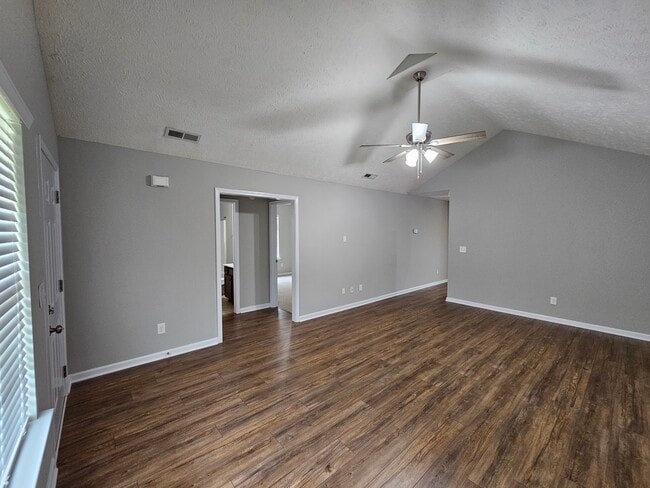 Building Photo - 2676 Delong St