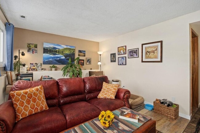 Building Photo - 569 S Edinburgh Dr