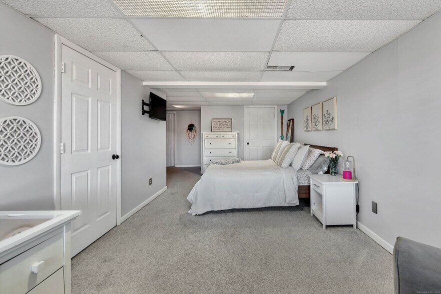 Building Photo - 157 Beacon Hill Common