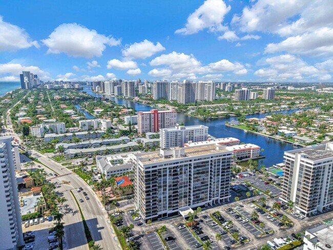 Building Photo - 2049 S Ocean Dr