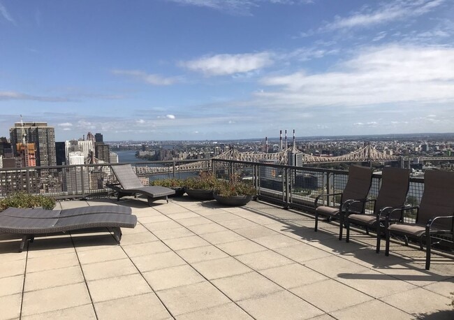 Building Photo - 870 United Nations Plaza