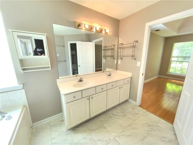 Building Photo - 873 Ashwood Walk