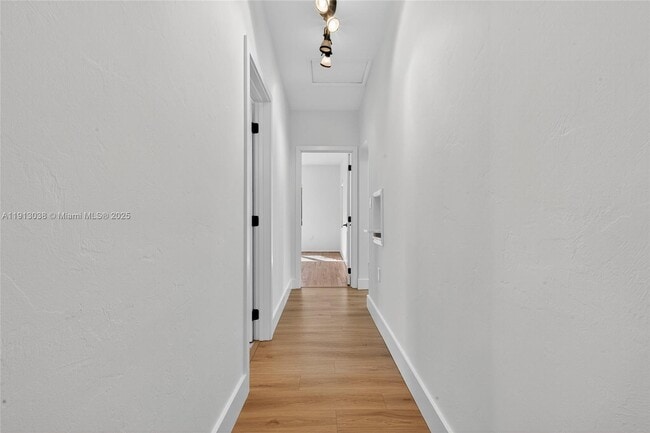 Building Photo - 465 NE 52nd St