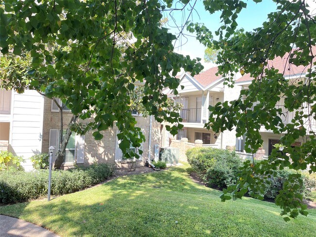 Building Photo - 2800 Jeanetta St