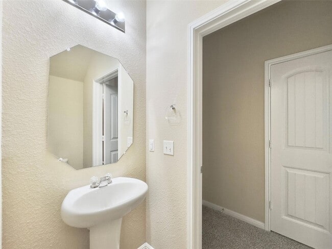 Building Photo - 1521 Maier Dr